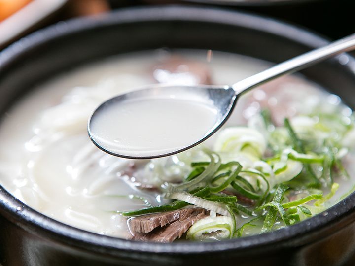 乳白色のスープはコクはあるけど、意外にあっさり