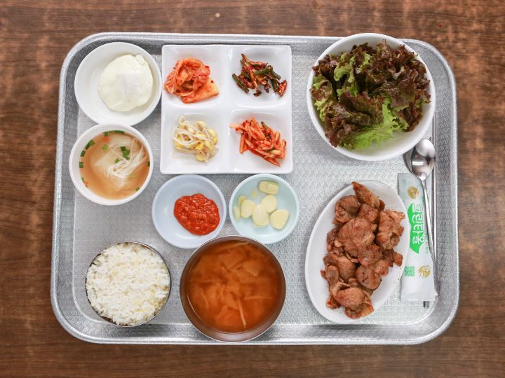 焼肉定食であるプルコギ・ペッパン(略してプルベッ)を出すお店が多い