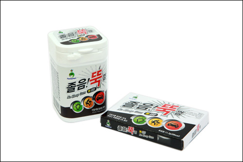 「チョルム!トゥッ コム」
右:5,000ウォン、左:700ウォン
直訳すると、「眠気ピタッとガム」。真っ黒なノーシュガーガムは効き目がありそう・・・。