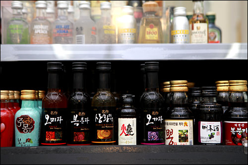 伝統酒ミニボトル
2,000~3,000ウォン
CU(一部店舗)には、おみやげやお試しに便利なポケットサイズの韓国伝統酒も。