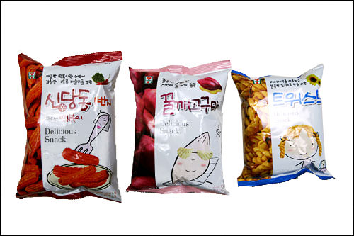 【7-ELEVEN】
左から辛ダンドン1番地元祖トッポッキ、ハニーセサミ芋、ツイスト