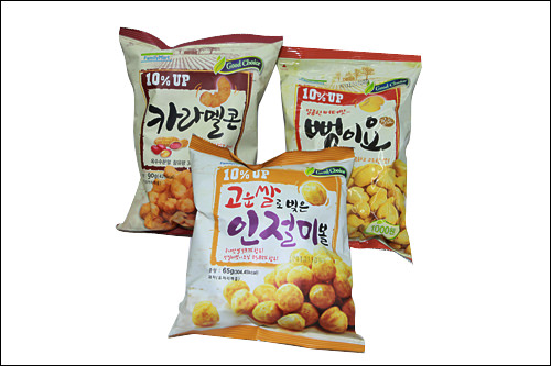 【CU】
コンソメ味とキャラメル味のポップコーン
※パッケージは以前のものです