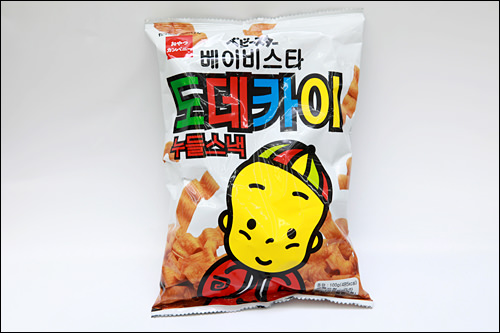 「ベビースター ドデカイヌードルスナック」(チキン)
1,500ウォン
韓国語バージョンの「どでかいラーメン」。食べ比べしてもおもしろそう。