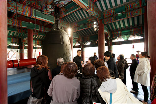 鐘についての説明があります