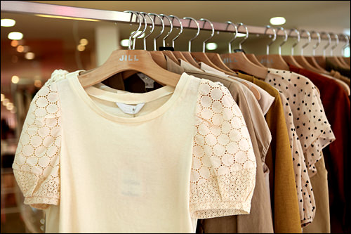 Jill Stuart 現代百貨店 新村店 新村 梨大 ソウル のショッピング店 韓国旅行 コネスト Jill Stuart 現代百貨店 新村店 新村 梨大 ソウル のショッピング店 韓国旅行 コネスト