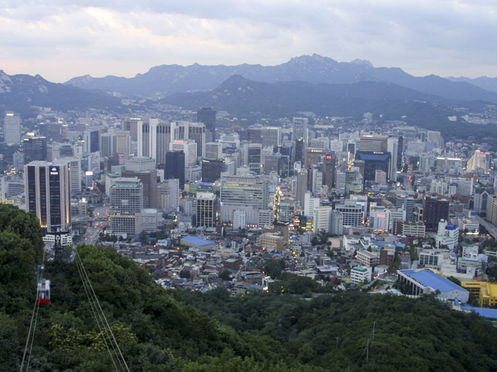 小さくなっていくソウル市内の眺めは絶景