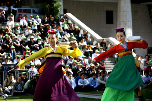 観光スポットでは秋夕の催し物も