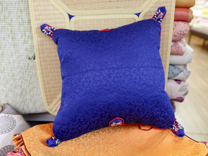 クッションカバーのみの販売もあり