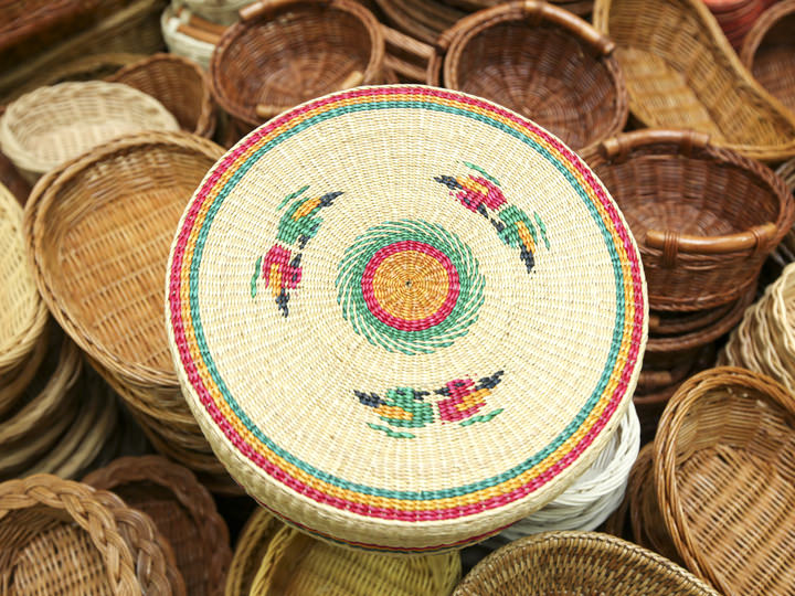 刺繍入りの小物入れ