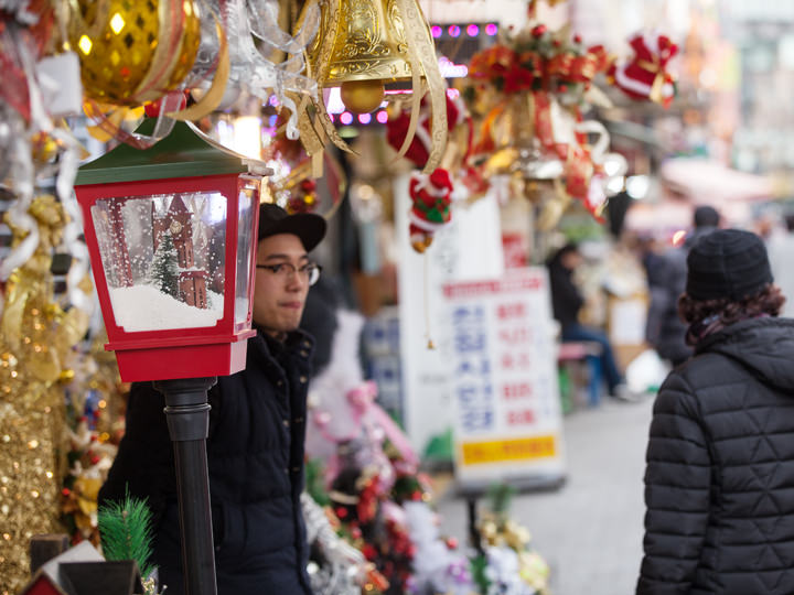 イベントの1か月ほど前から店頭に並びはじめる