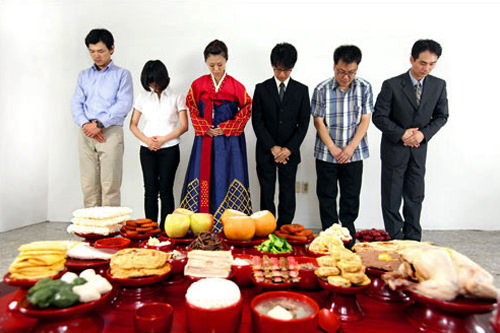 部屋の大きさの関係などから数人が
一度に拝礼することもあり