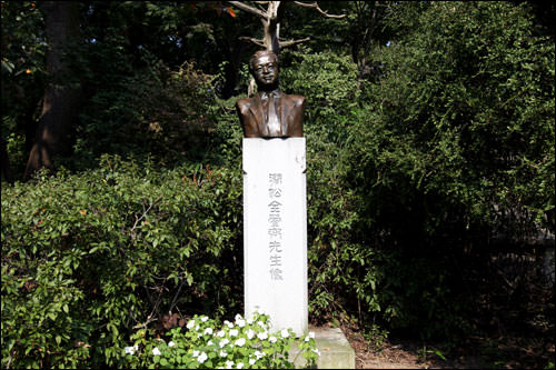 1996年に建てられた全ヒョン弼像