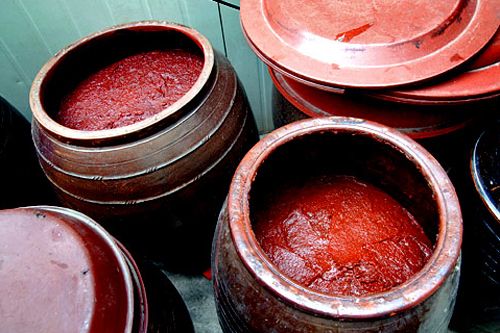 発酵するにつれ徐々に深みのある赤色に