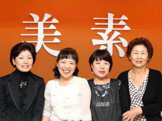 長年汗蒸幕やエステ経営に携わってきたベテランばかり。クォン社長(左端)はじめ日本語堪能なスタッフも多い