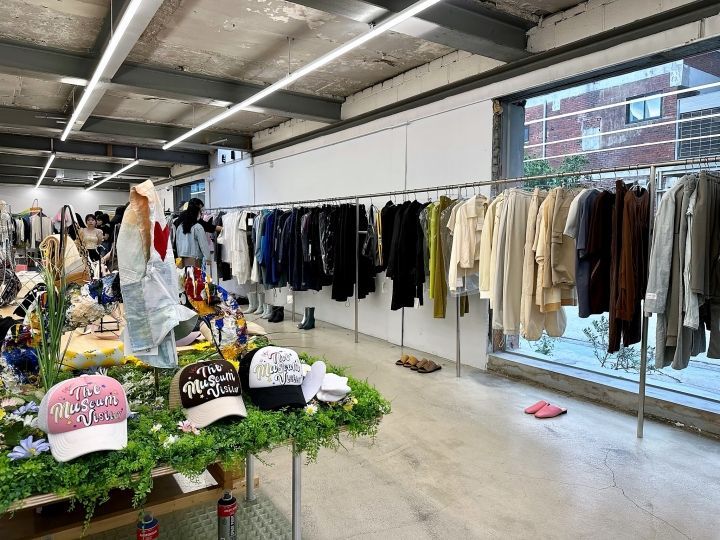 お散歩デートを楽しみながら、韓国のトレンドをチェック!