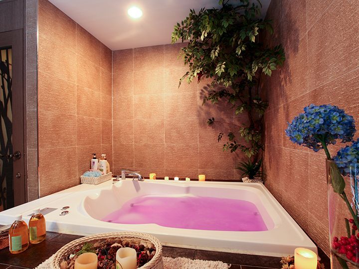 ジャグジールームでのスパとストーンセラピーを
堪能できるカップルコース