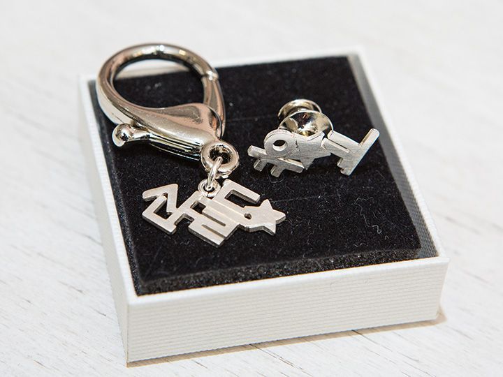 アイテムはネックレス、ピアス、ブレスレット、
キーホルダーなど