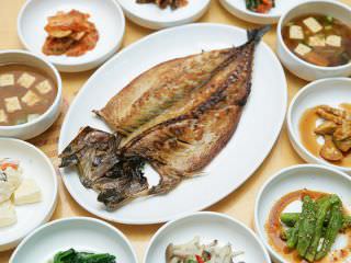 安東市の特産物「安東塩サバ」を定食で味わえる「一直食堂」