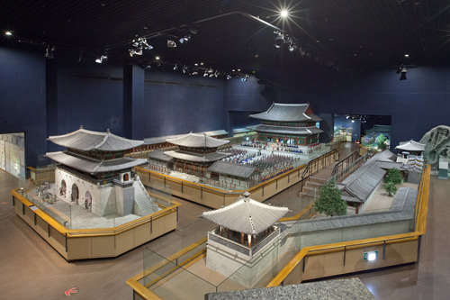 中央の高台からは模型村全体がぐるりと見渡せます