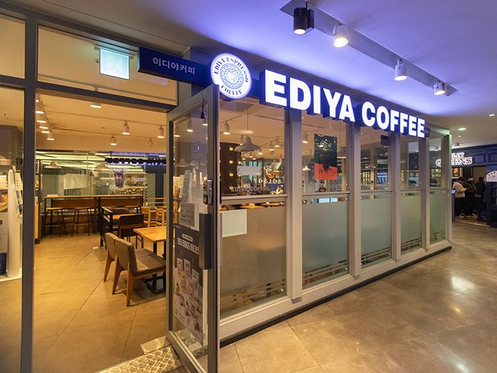 カフェチェーン店「EDIYA COFFEE」