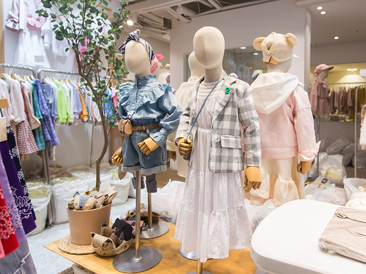 子供服通りは日曜休みのお店が多い