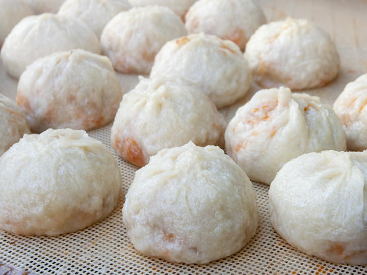 夏場も大人気のホカホカ「マンドゥ」