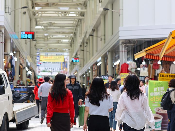 日曜休業のお店が多いので注意