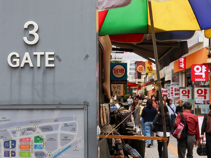 薬局通りはGate3付近