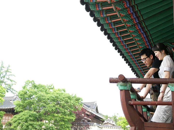 楼閣の中に入れます