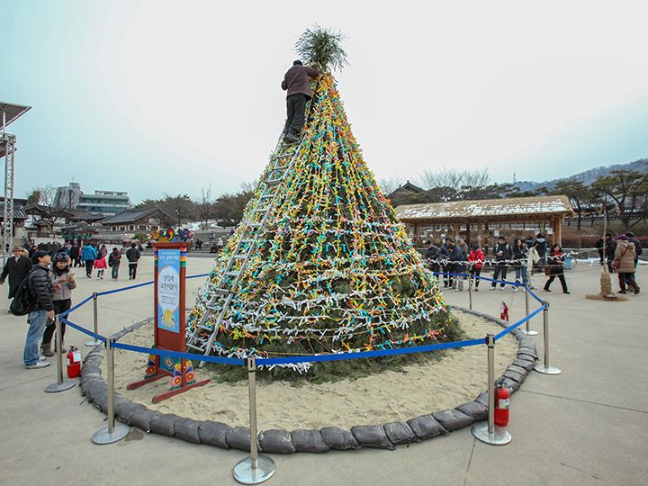 旧暦1月15日「小正月(チョンウォル・テボルム)」の、どんど焼き