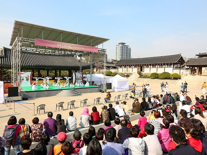 イベント時には楼閣前に舞台が設置