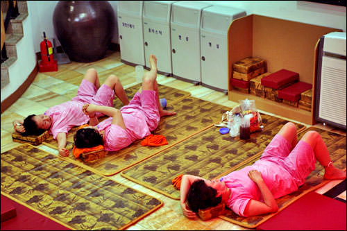 コノムルニョ(건어물녀)
漢字では「乾魚物」。日本でも流行った「干物女」のこと!