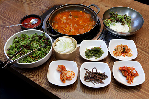 韓国料理をリーズナブルに味わえる24時間営業の「コネンジ」