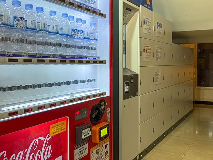 自動販売機・コインロッカー