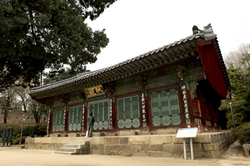 木板本などが保管されている板殿