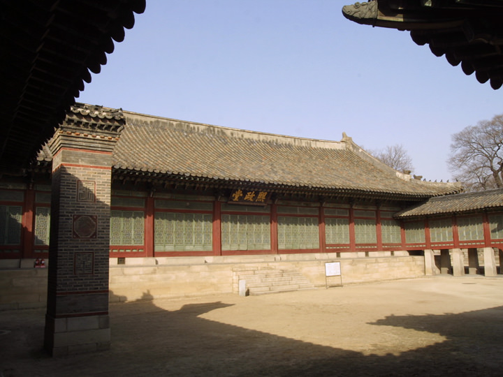 生活空間よりも執務室として利用されることが多かった「煕政堂」