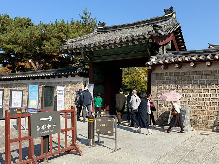 工事期間中は、ここから入場