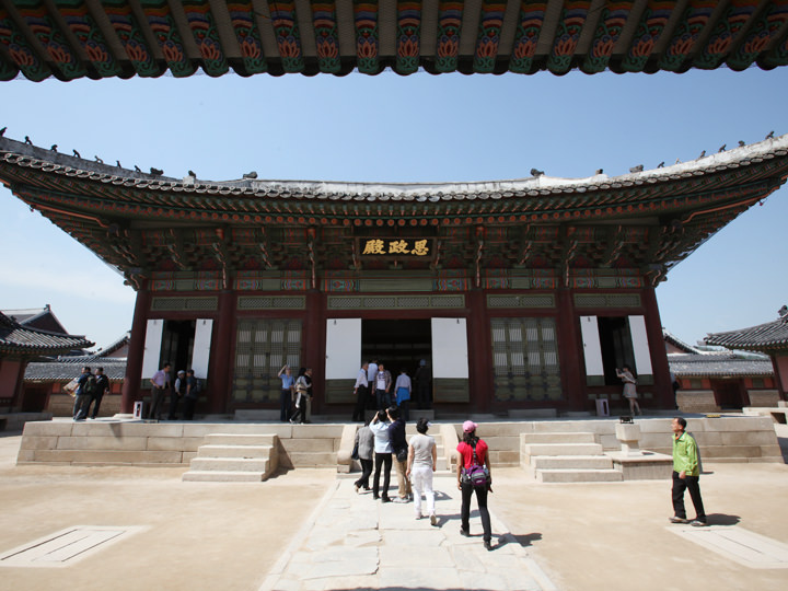 王の執務空間
