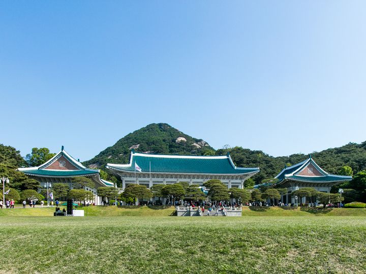 「北門から、青瓦台(チョンワデ)へ」
大統領府は「景福宮」の北門からすぐです。