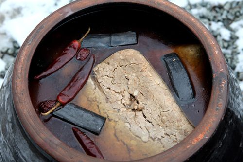 伝統製法で仕込まれるテンジャン