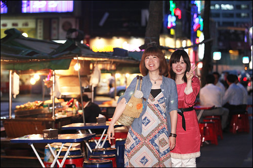 会社員で盛り上がる屋台!周りにオフィスがたくさんあるのでスーツ姿の韓国男子も見られる(笑)