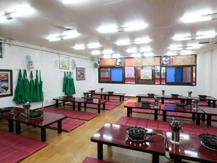 2階(写真)と3階は座敷席