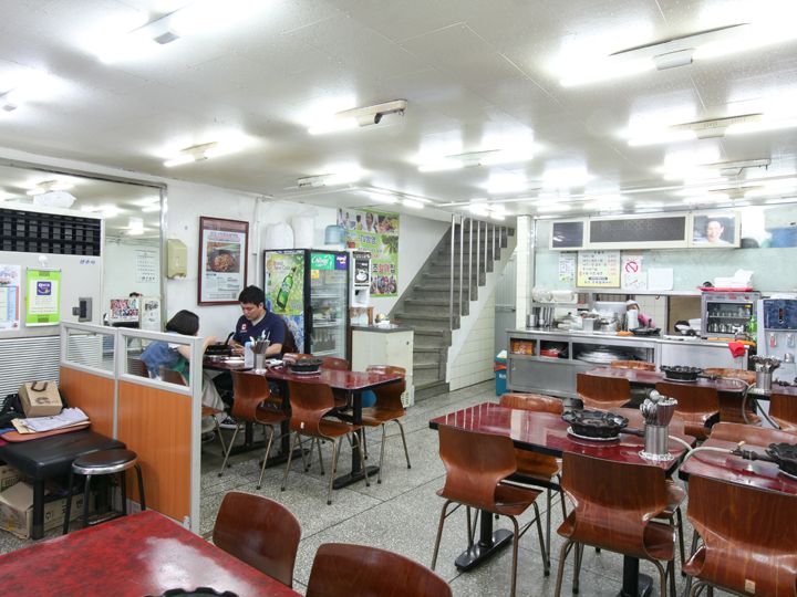 テーブル席の1階