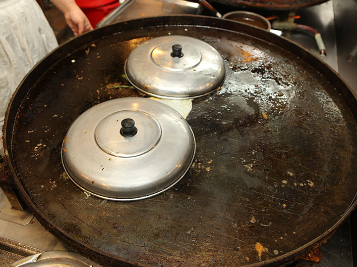 蒸し焼きにしてしっとり仕上げる