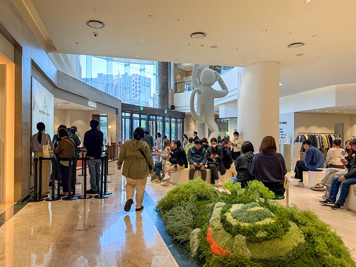 ゴディバ付近には休憩スペースも