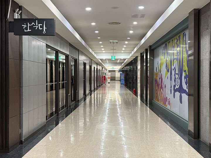 レストラン街の通路