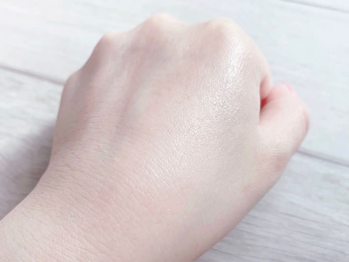 潤い感と自然な光沢が出つつ、素肌っぽい仕上がり