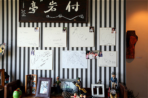 俳優たちのサイン