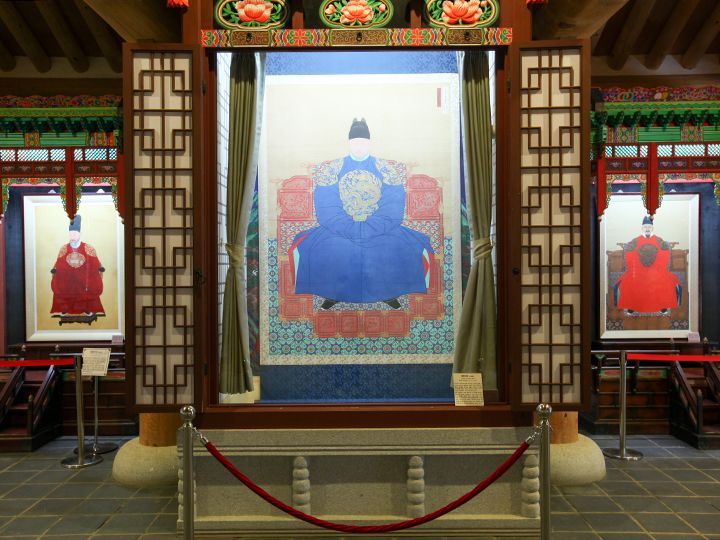 「慶基殿」本殿に奉られている李成桂の肖像画