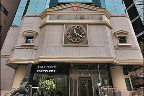 時計台のような印象の
エントランス